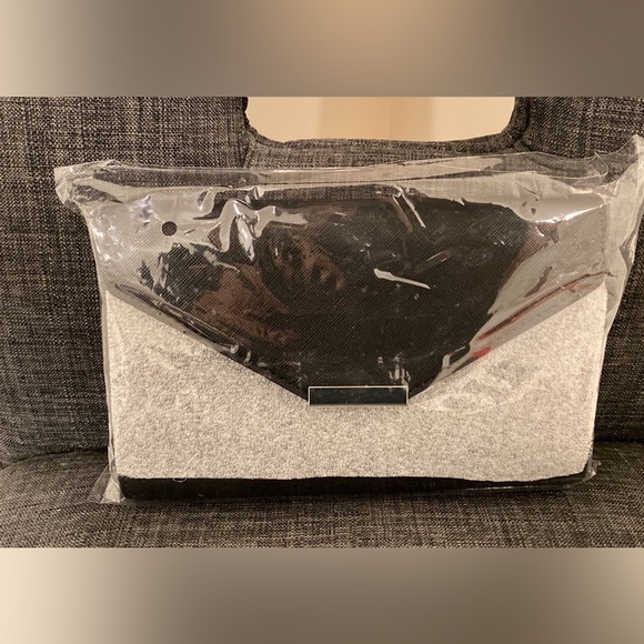 Touch Screen Purse - Picture 8 of 9